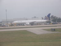 N574UA @ IAH - UNITED 757-222 - by christian maurer