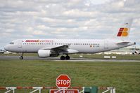 EC-LKH @ EIDW - Lining up r/w 28 - by Robert Kearney