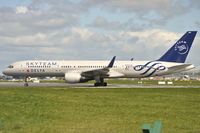 N722TW @ EIDW - Lining up r/w 28 - by Robert Kearney