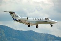 OE-FLB @ LSGG - Taken from the park at the 05 threshold. - by Carl Byrne (Mervbhx)