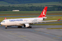 TC-JNA @ VIE - Turkish Airlines - by Chris Jilli