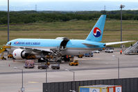 HL8226 @ LOWW - Korean Air Boeing 777 - by Thomas Ranner