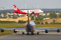 HL7420 @ LOWW - LOWW/VIE - by Bernd Karlik - VAP