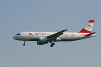 OE-LBQ @ EBBR - Arrival of flight OS351 to RWY 25L