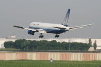 N660UA @ EBBR - Flight UA972 is descending to RWY 25L
