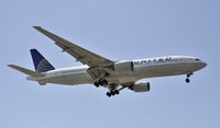 N204UA @ KLAX - Arriving at LAX - by Todd Royer