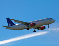 SE-RJF @ EKCH - App to R-04L Copenhagen Kastrup 10.6.13 - by leo larsen