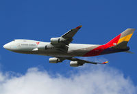 HL7420 @ LOWW - Asiana Boeing 747 - by Thomas Ranner