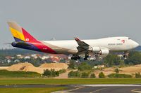 HL7420 @ LOWW - Rwy 16 - by Bernd Karlik - VAP