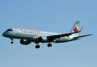C-FHIQ @ CYOW - Approaching rwy 25 - by Dirk Fierens