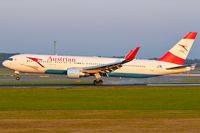 OE-LAY @ LOWW - Rwy 16 - by Bernd Karlik - VAP