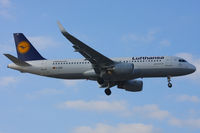 D-AIZR @ EGLL - Lufthansa - by Chris Hall