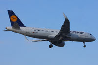 D-AIZR @ EGLL - Lufthansa - by Chris Hall