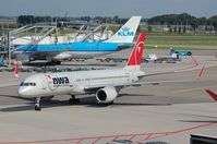 N537US @ EHAM - NWA B752 taxying to its gate - by FerryPNL