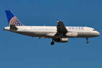 N412UA @ KIAD - On finals for r/w 19L - by Robert Kearney