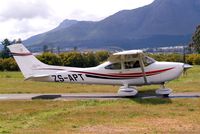 ZS-APT @ FASH - Cessna 182S Skylane [182-80867] Stellenbosch~ZS 17/09/2006