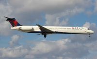 N928DL @ MIA - Delta MD-88