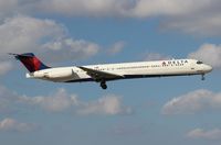 N932DL @ MIA - Delta MD-88