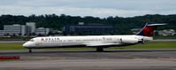 N907DE @ KDCA - Landing DCA check the thrust reversers - by Ronald Barker