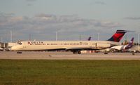 N987DL @ MIA - Delta MD-88