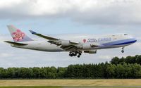B-18709 @ ELLX - on final RW24 - by Friedrich Becker