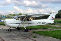 PH-BVE @ EHRD - Cessna 172R Skyhawk [172-80188] Rotterdam~PH 07/08/2006. This was written off in 2007.