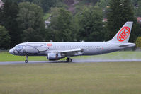 OE-LEC @ LOWI - landing on Runway 26 from Palma de Mallorca - by Christoph Plank