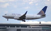 N19621 @ MIA - United 737-500 - by Florida Metal