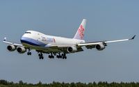 B-18719 @ ELLX - on final RW24 - by Friedrich Becker
