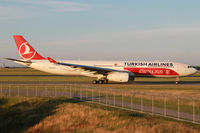 TC-JNI @ VIE - Turkish Airlines