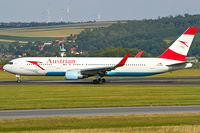 OE-LAW @ LOWW - Rwy 34 - by Bernd Karlik - VAP