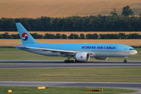 HL8252 @ LOWW - Korean Air Boeing 777 - by Thomas Ranner