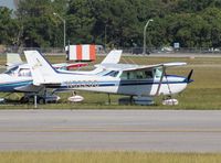 N52200 @ OPF - Cessna 182