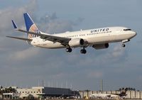 N76526 @ MIA - United 737-800 - by Florida Metal