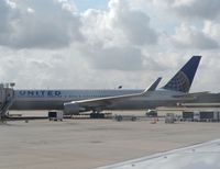 N675UA @ KIAH - @ gate @ IAH