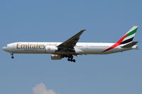 A6-EGF @ VIE - Emirates