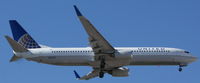 N37409 @ KLAS - United, here on short finals at Las Vegas Int´l(KLAS) - by A. Gendorf
