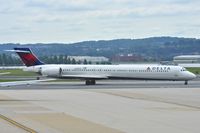 N938DN @ KDCA - Turning on to stand after arrival - by Robert Kearney