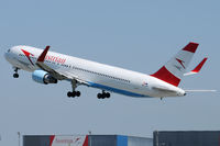 OE-LAT @ VIE - Austrian Airlines