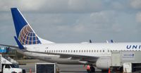 N76504 @ KIAH - @ gate @ IAH