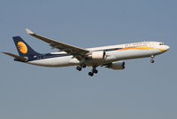 VT-JWS @ EBBR - Arrival of flight 9W229  to RWY 02