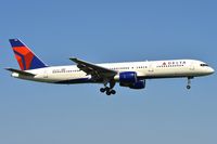 N522US @ KDCA - On short finals for r/w 19 - by Robert Kearney