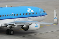 PH-BGE @ ZRH - KLM - by Chris Jilli