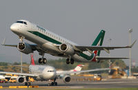 EI-RNA @ VIE - Alitalia