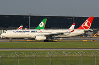TC-JNR @ VIE - Turkish Airlines