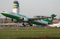 B-16310 @ VIE - Eva Air