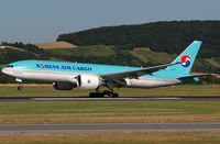 HL8251 @ VIE - Korean Air Cargo