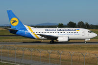 UR-GAZ @ VIE - Ukraine International - by Chris Jilli