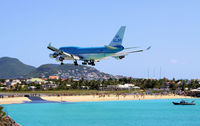 PH-BFL @ TNCM - PH-BFL - by Daniel Jef