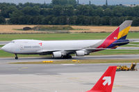 HL7420 @ VIE - Asiana Airlines Cargo - by Chris Jilli